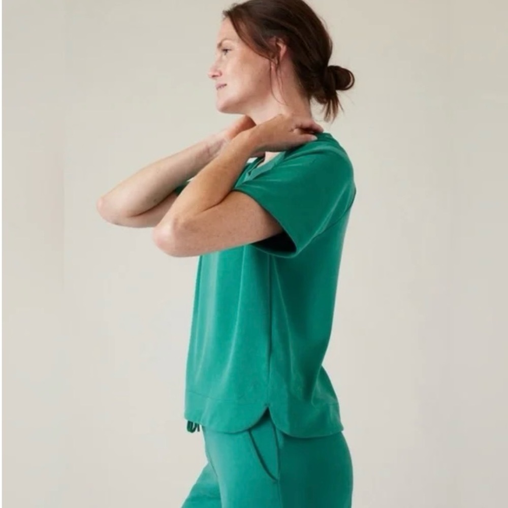 Athleta Green Seasoft Sweatshirt Tee - Picture 3 of 16